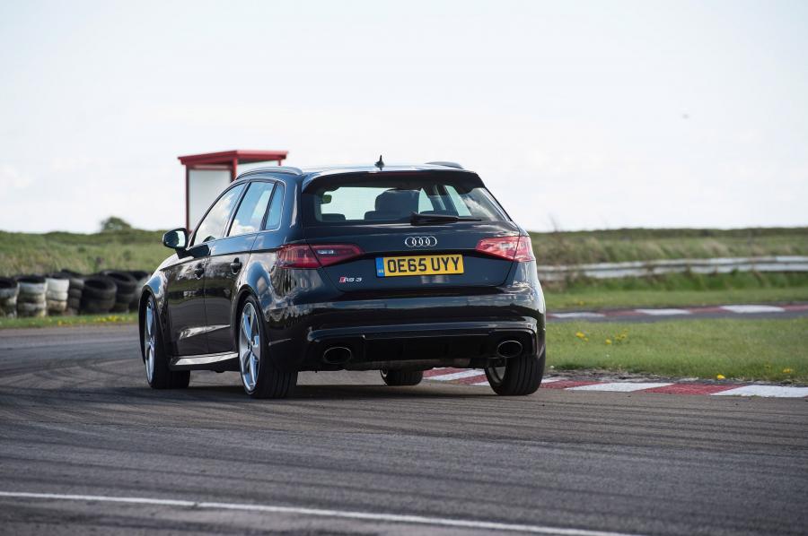 Audi RS3 Sportback (8V) 2015 года  (UK) (фото 14 из 30)
